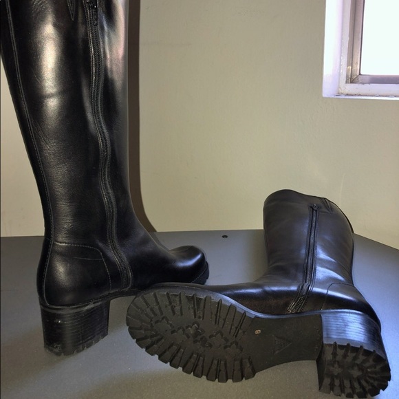 GUESS Black Boots - NEVER WORN Size 8 - Picture 4 of 4